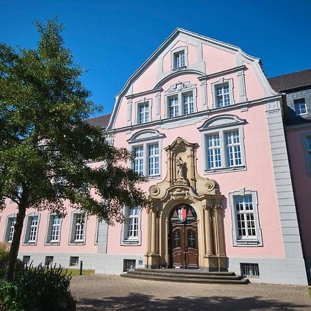 Historisches Deluxe Apartment Im Marianum Нойс Екстериор снимка