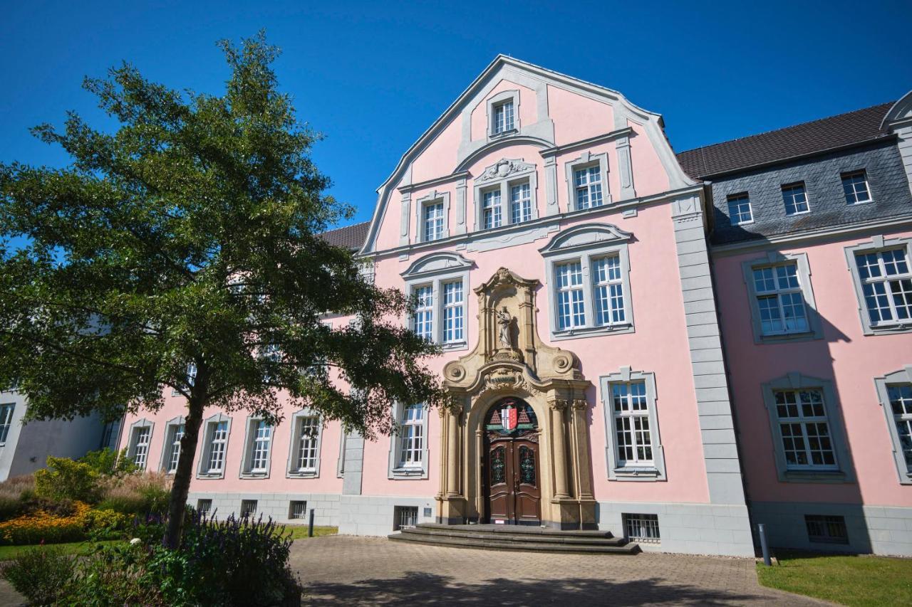 Historisches Deluxe Apartment Im Marianum Нойс Екстериор снимка