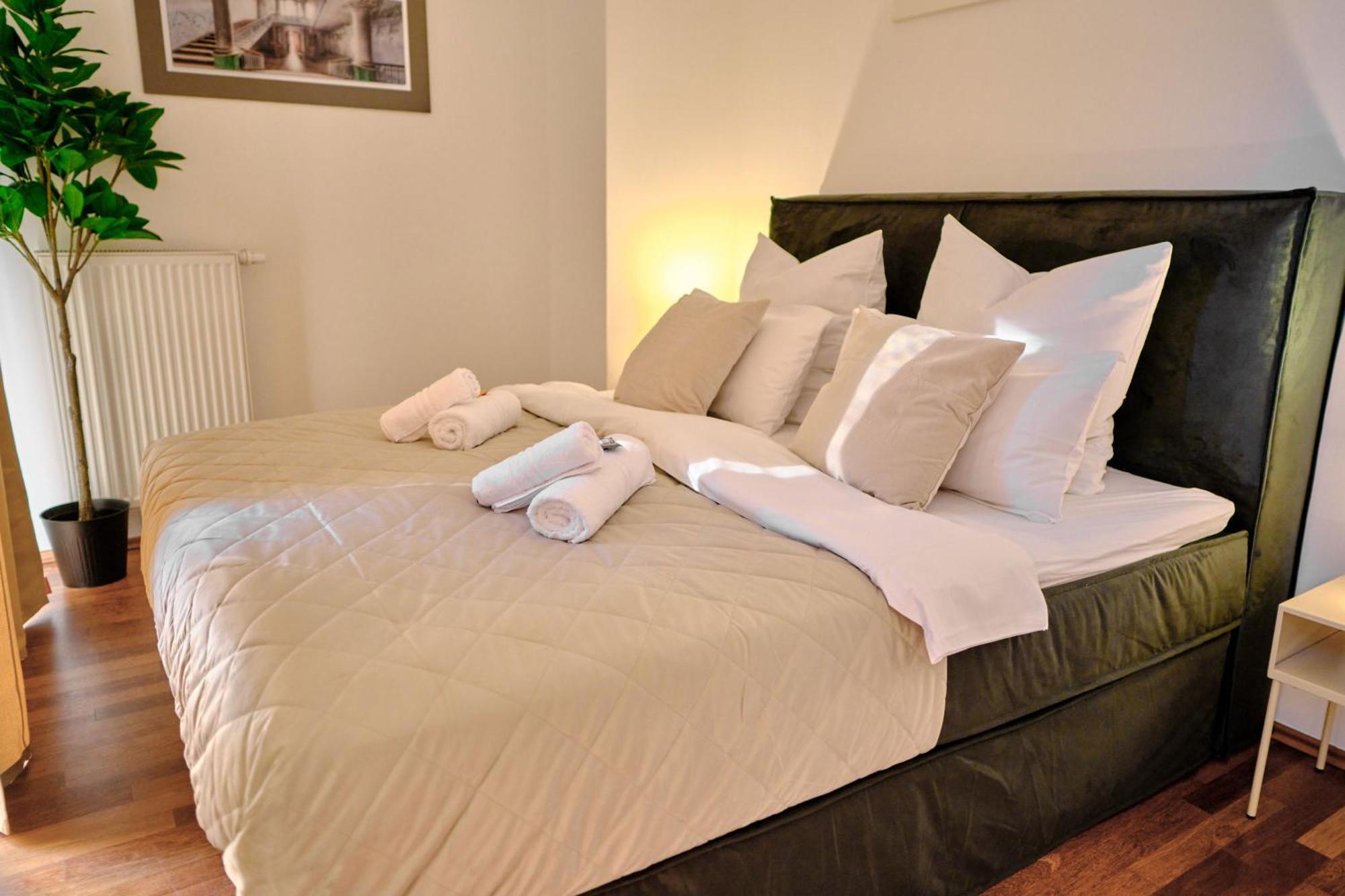 Historisches Deluxe Apartment Im Marianum Нойс Екстериор снимка