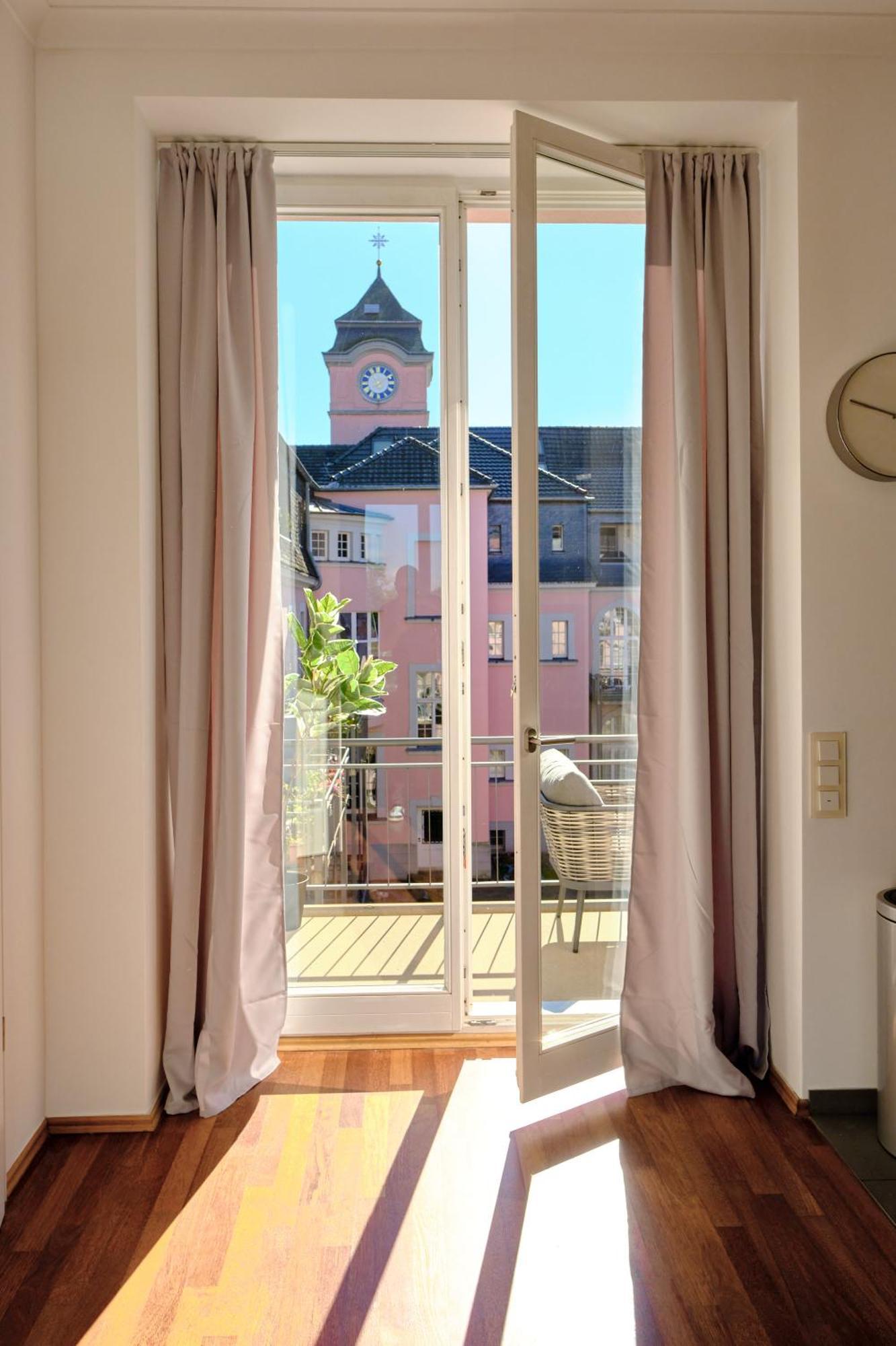 Historisches Deluxe Apartment Im Marianum Нойс Екстериор снимка